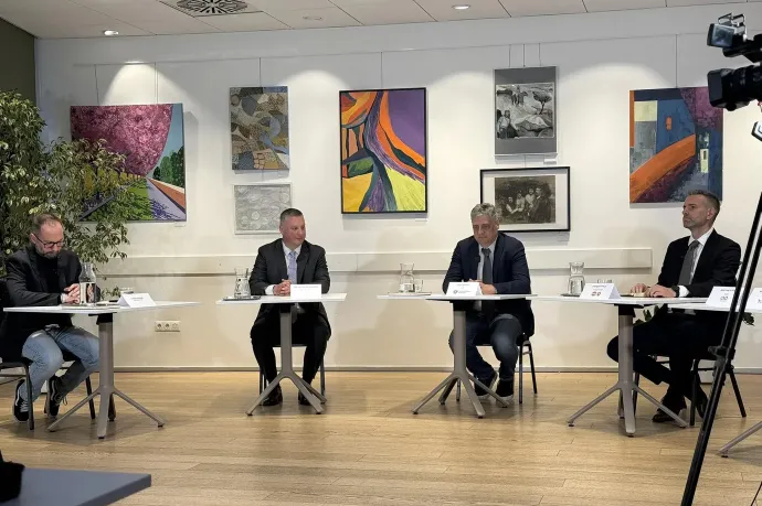 Grundtner András (Mi Hazánk) (b2), Gréczy Zsolt (DK) és Steiner Attila (Fidesz–KDNP) választókerületi vitája a Buda TV-n – Fotó: Steiner Attila / Facebook