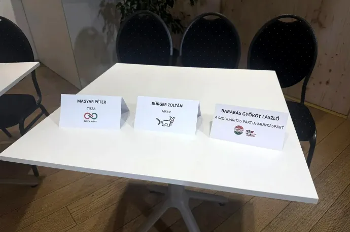 Grundtner András (Mi Hazánk) (b2), Gréczy Zsolt (DK) és Steiner Attila (Fidesz–KDNP) választókerületi vitája a Buda TV-n – Fotó: Steiner Attila / Facebook