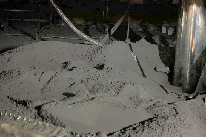 Egy volt samsungos középvezető szerint nem tiszta grafit a képeken látható por – Fotó: Olvasói fotó / Telex