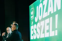 Jeszenszky Géza: Trójai falóból első csatlós