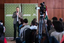 Toroczkai szerint a jelöltjeik írásba adták, hogy nem lépnek vissza