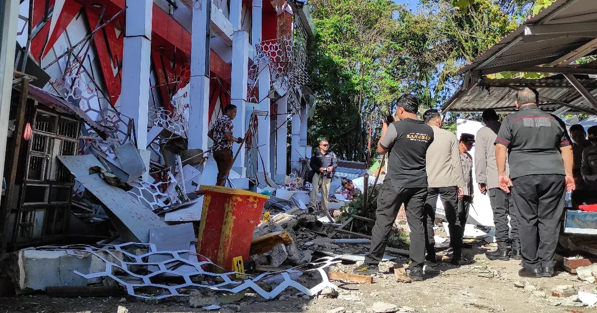 „Éppen csak felébredtünk, és hirtelen rengeni kezdett a föld” – Erős földrengés Indonéziában