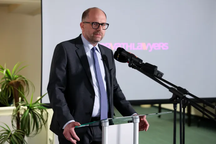 Az ukrán pénzszállítók ügyvédje – Fotó: Bődey János / Telex