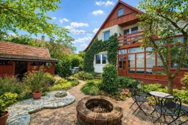 Az elszállt árak alatt mesés házakat hirdetnek Budapest környékén