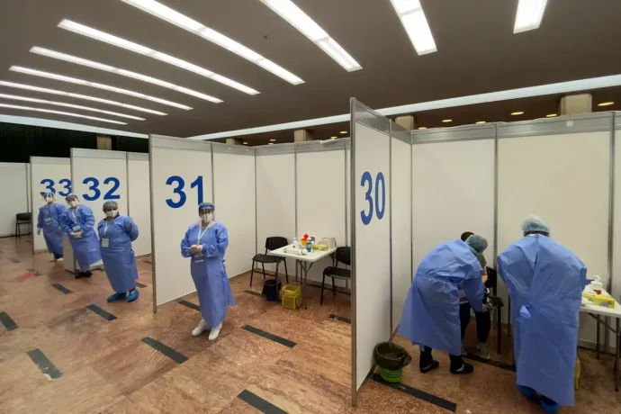 600 millió eurót kell kifizetnie Romániának a leszerződött, de át nem vett vakcinákért