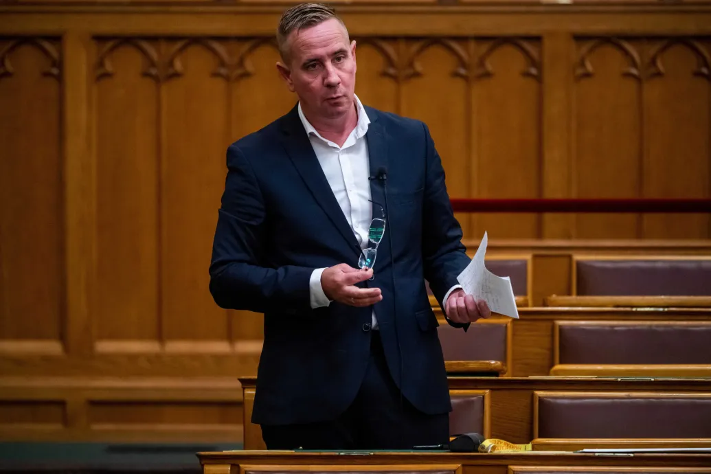 Négy éve még Navracsics ellen indult, most már mellette kampányol a volt jobbikos Rig Lajos