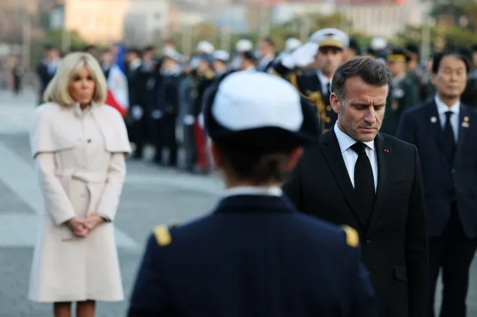 Trump most Macronon gúnyolódott, aki szerinte „még mindig lábadozik” a feleségétől kapott ütésből