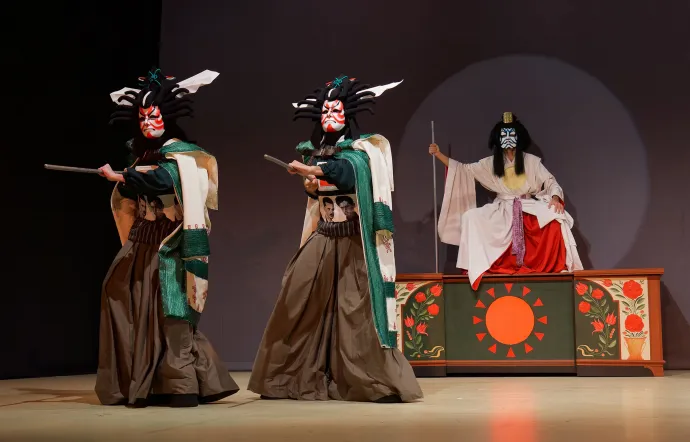 Jelenet a Kabukiból – Fotó: Mészáros Csaba / Pintér Béla és Társulata