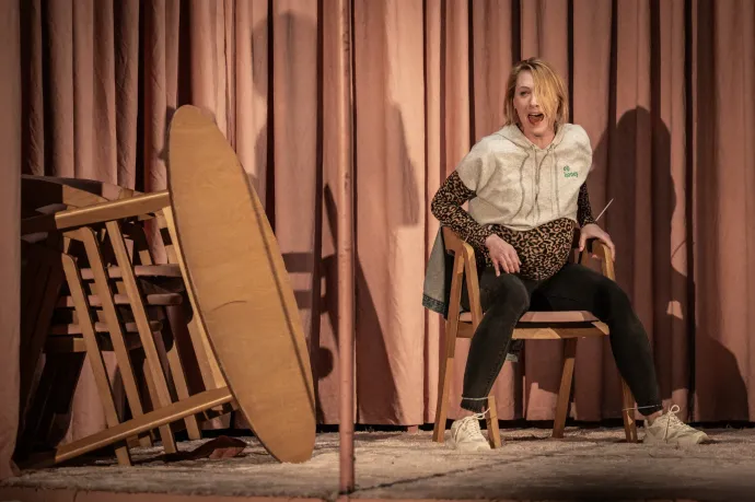 A Darázs című előadás jelenetei – Fotó: Gordon Eszter / Delta Produkció