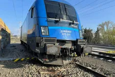 Tolatás közben kisiklott egy mozdony a Soroksári úti állomáson