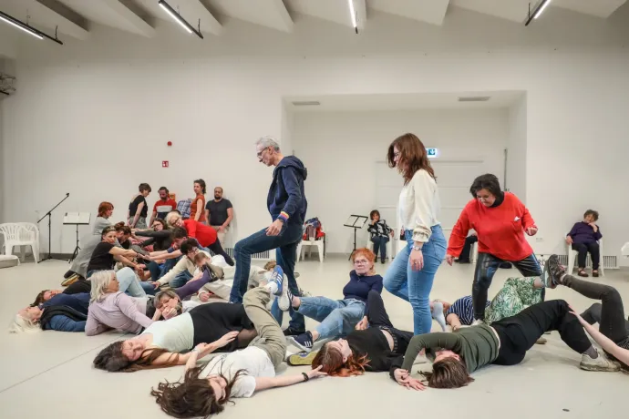 Menekülne a valóságból? Ezeket a színházi előadásokat ajánljuk a választás napjára