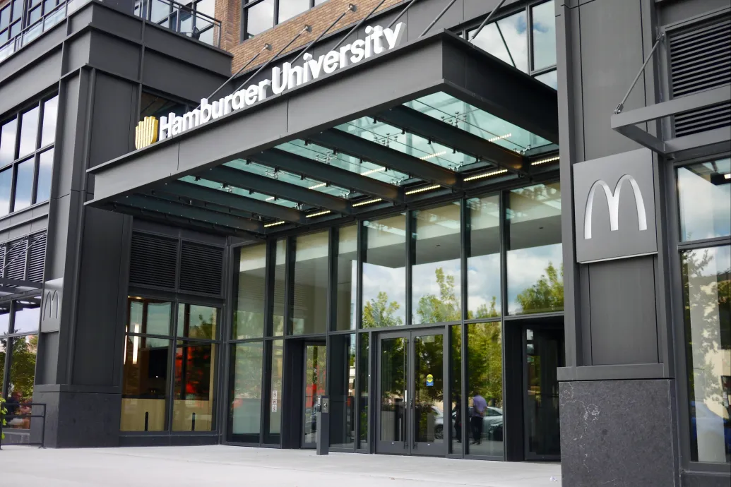 Ha mindig is hamburgerológus akart lenni, tárt karokkal várja a McDonald's saját egyeteme