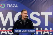 Magyar Péter hősnek nevezte Pálinkás Szilvesztert, a Telexnek kitálaló honvédségi századost