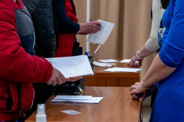 Két szavazólap egy névre, halottnak küldött boríték – olvasók jeleztek rendellenességeket a levélszavazásról