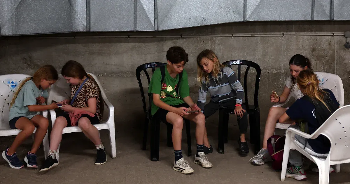 Továbbra is keresik az Irán felett lelőtt F-15E vadászbombázó legénységének eltűnt tagját