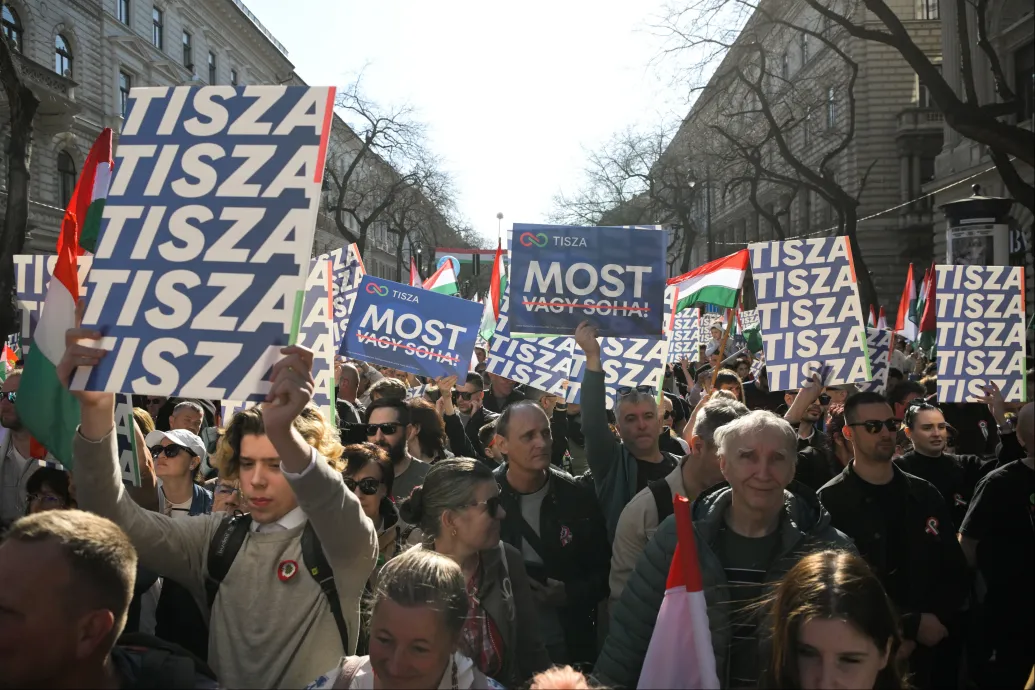 444: az Alkotmányvédelmi Hivatal hónapokig lehallgatott egy Tisza Pártot támogató üzletembert