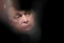 ORBÁN UTÁN NŐ-E FŰ A PRÉRIN, avagy túlléphetünk-e tradicionalizmus és liberális individualizmus szembenállásán?