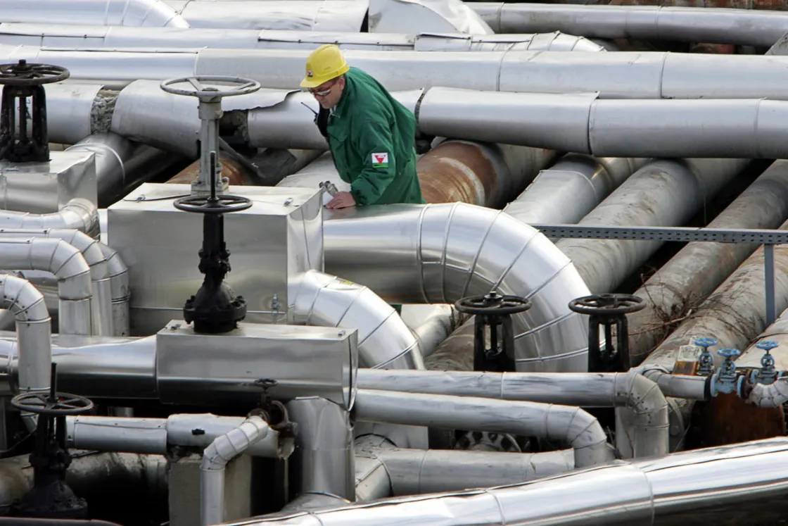 Nem kizárt az ezer forintos benzin, de nem az orosz olaj hiánya miatt