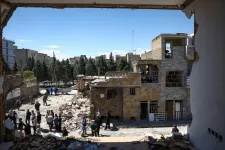 Az amerikaiak és Irán egymással versenyt futva keresik a lelőtt F-15E vadászbombázó legénységének eltűnt tagját