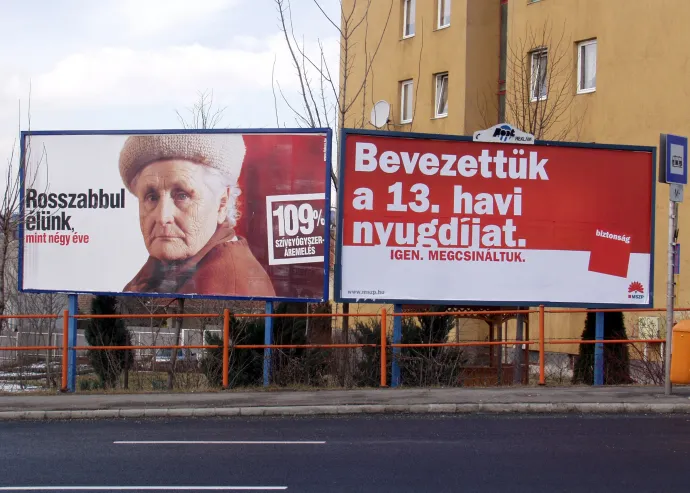 A Fidesz – Magyar Polgári Szövetség és a Magyar Szocialista Párt választási plakátja Budapesten 2006. február 20-án – Fotó: Czimbal Gyula / MTI