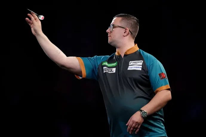 Első magyarként nyert külföldön a dartsjátékos Kovács Patrik