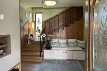 Hogyan használd ki ideálisan a lépcső alatti holt teret?