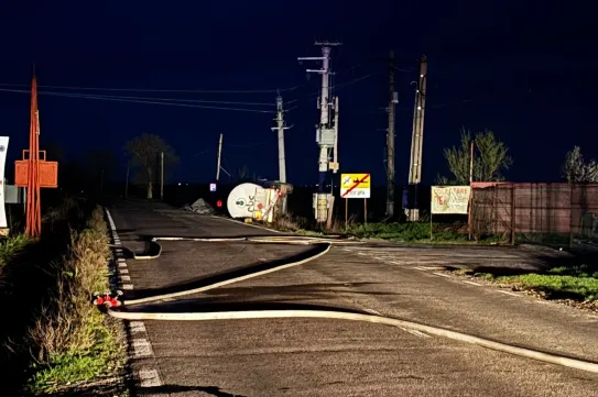 Cseppfolyósított gázt szállító tartálykocsi borult fel, 90 embert evakuáltak