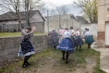 A locsolás mellett záporokat és erős széllökéseket is hoz a húsvéthétfő