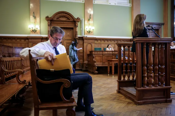 Völner Pál a volt igazságügyi miniszter helyettese a Fővárosi Törvényszéken, 2025. július 3-án, miközben Varga Juditot tanúként hallgatták meg – Fotó: Huszti István / Telex