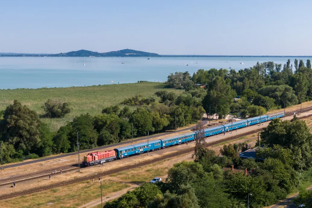 Lepsénynél meghibásodott egy Intercity, egy órás a késés a balatoni vonalon