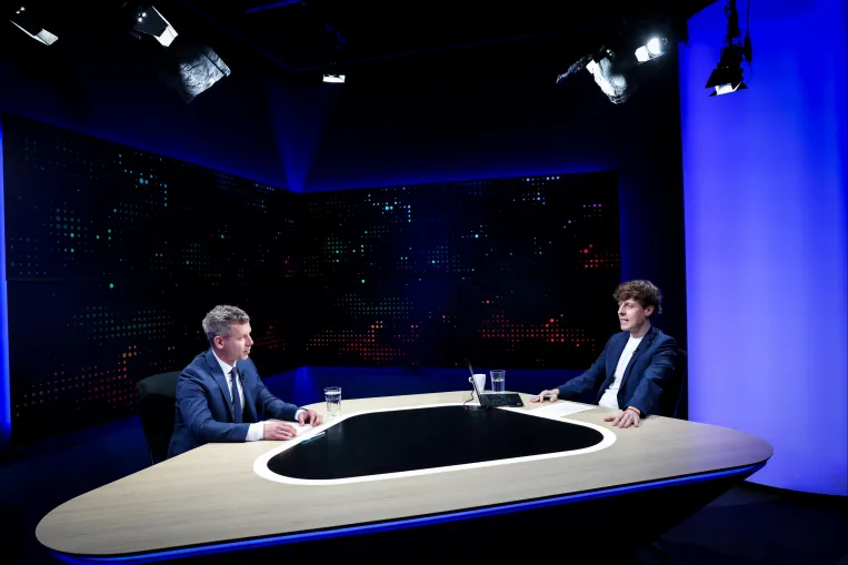 Minél nagyobb a felhatalmazás, annál kisebb az esély, hogy a Fidesz mókoljon – élő interjú Magyar Péterrel