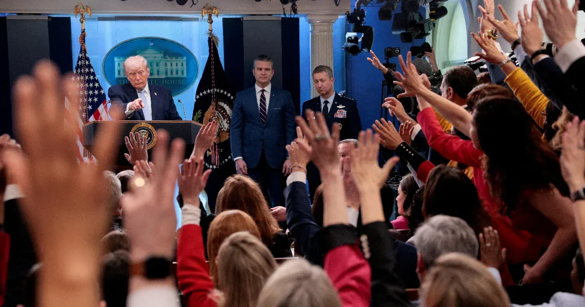 Trump börtönnel fenyeget újságírókat, ha nem adják ki iráni forrásaikat