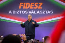 Orbán Magyar Péternél egy órával később zárja a kampányt szombaton