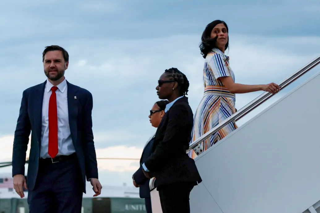 Leszállt Budapesten J. D. Vance