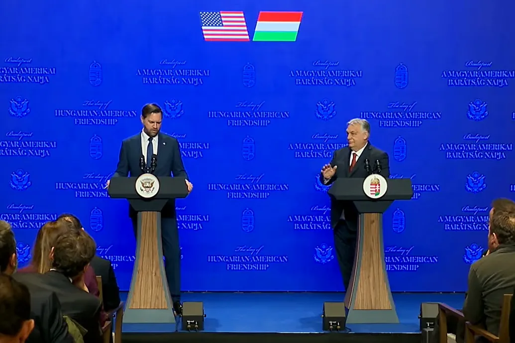 Orbán Viktor egy mémgyanús kézmozdulattal árulta el, hogy mit gondol a választás végeredményéről