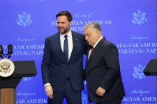 Visszalépések, kitálalások és egy látogatás Amerikából: így robogunk a választási hétvége felé