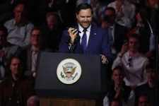 Arra törekszünk, hogy Orbán Viktort újraválasszuk, igaz? – mondta az amerikai alelnök az MTK sportcsarnokában