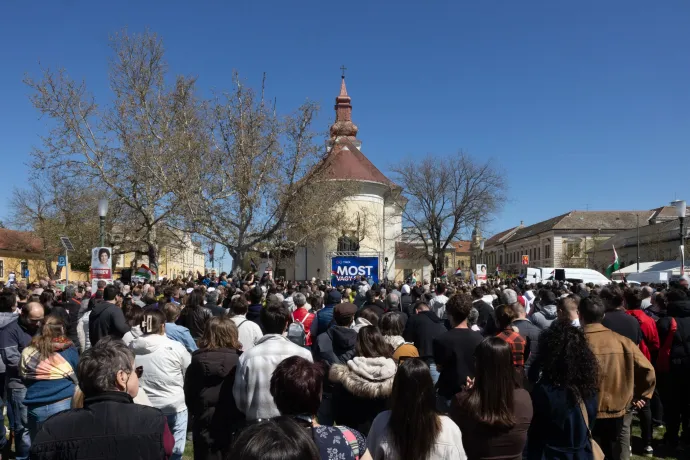 Muhari Gergely Tibor a ceglédi Kossuth téren – Fotó: Hevesi-Szabó Lujza / Telex