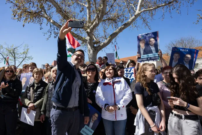 Muhari Gergely Tibor a ceglédi Kossuth téren – Fotó: Hevesi-Szabó Lujza / Telex