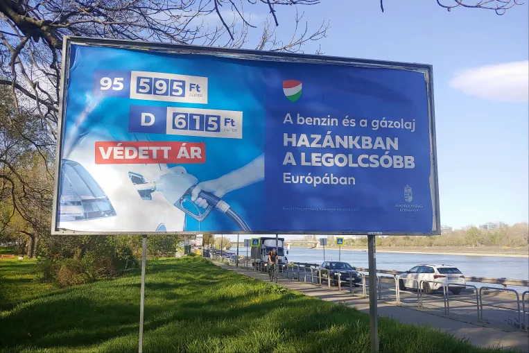 Fact-check: Tényleg nálunk a legolcsóbb a tankolás Európában? És hány liter benzinre futja a havi fizetésből?
