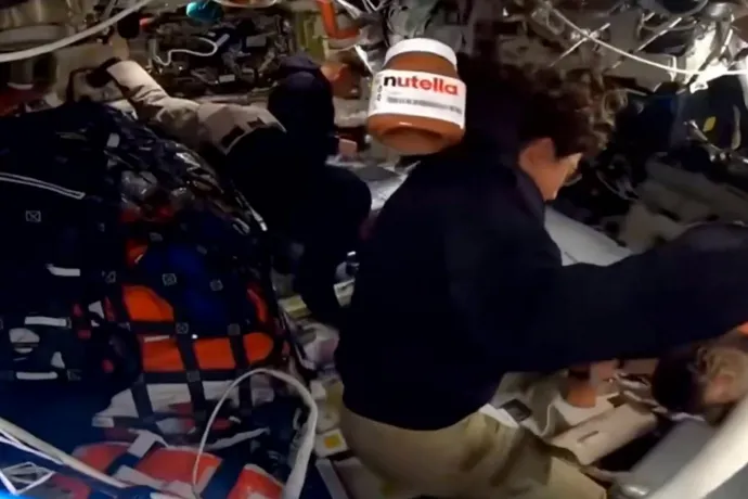 Mindenki az Artemis II legénységét figyelte, amikor beúszott a képbe egy üveg Nutella