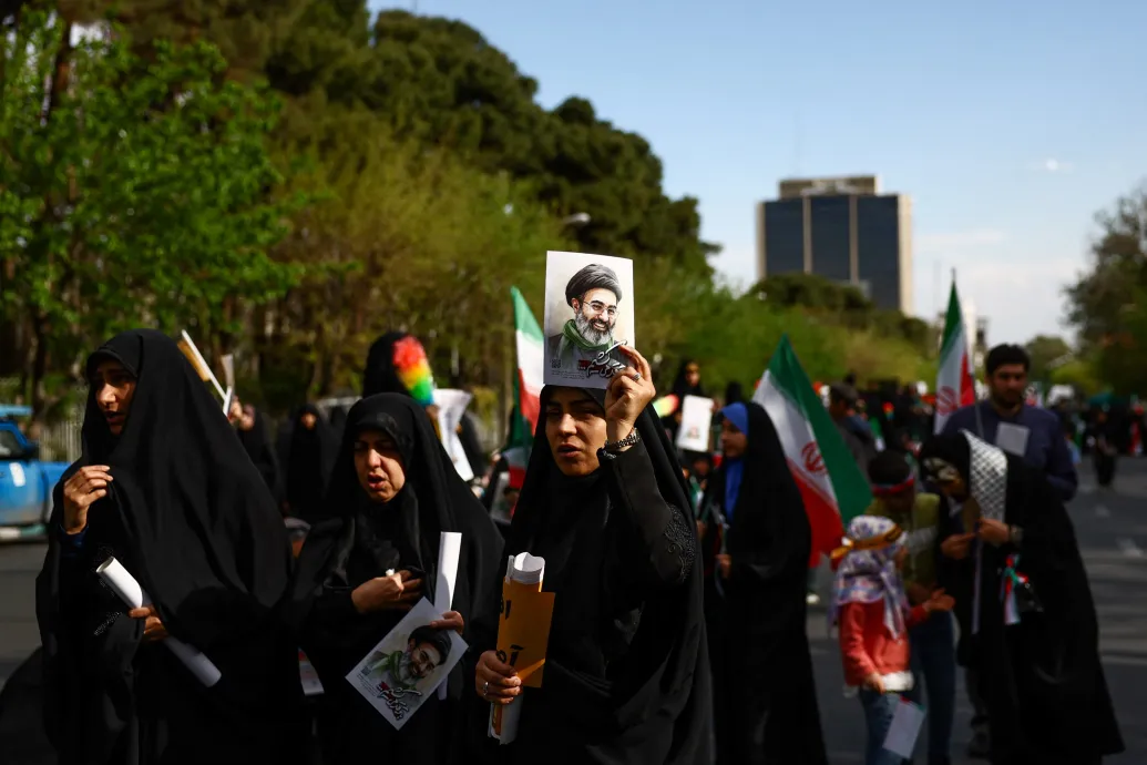 Trump kéthetes tűzszünetet jelentett be, Irán szerint a tárgyalások hamarosan megkezdődnek, megnyitják a Hormuzi-szorost