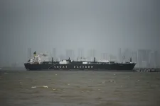 Fellélegezhet a világgazdaság: zuhanni kezdtek az olajárak az iráni tűzszünet hírére