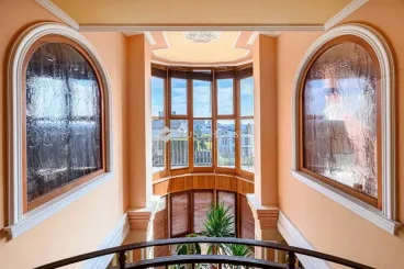 A villa, aminek az építésze nem szerette volna a legyen egyszerű elvét követni