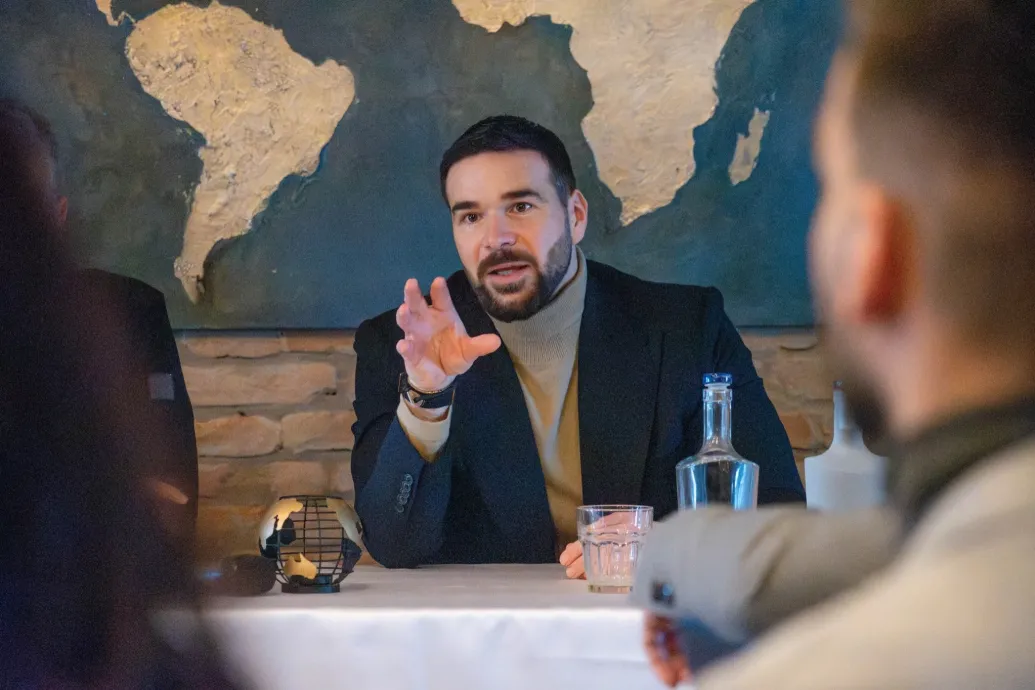 Újabb hangfelvételt posztolt a Tisza, amin 500 ételcsomag szétosztásáról egyeztet a fideszes alpolgármesternek tulajdonított hang – Forrás: Telex.hu