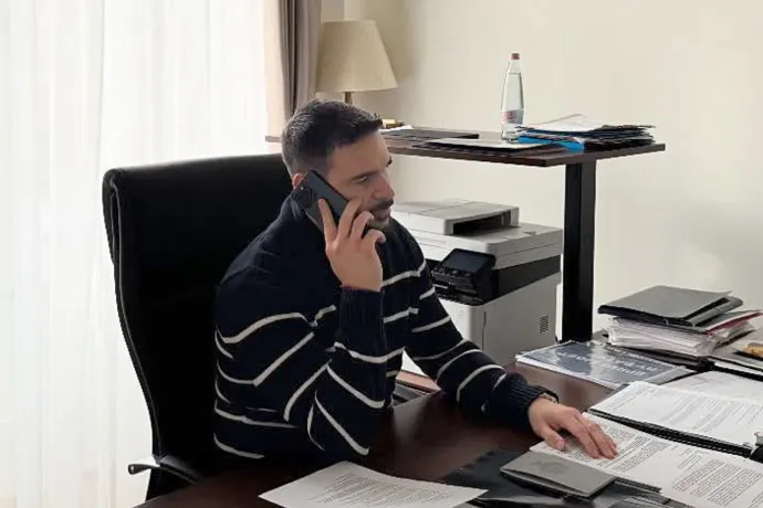 Újabb hangfelvételt posztolt a Tisza, amin 500 ételcsomag szétosztásáról egyeztet a fideszes alpolgármesternek tulajdonított hang