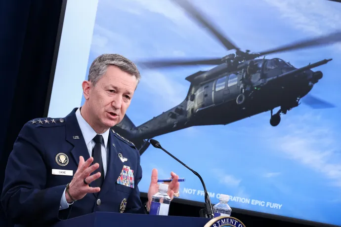 Dan Caine a tájékoztatón – Fotó: Kevin Lamarque / Reuters