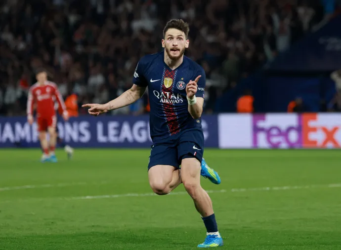 Kvarachelia ünnepel a gólja után – Fotó: Stephanie Lecocq / Reuters