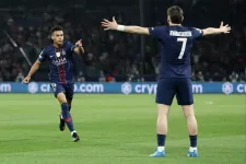 A PSG lefocizta a Liverpoolt a BL-ben, az emberelőnybe kerülő Atlético Barcelonában győzött
