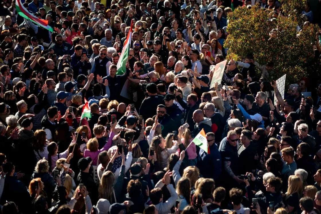 Magyar Péter nagykanizsai gyűlésén is megjelentek orosz tudósítók, a tömeg pedig azt skandálta: „ruszkik, haza”